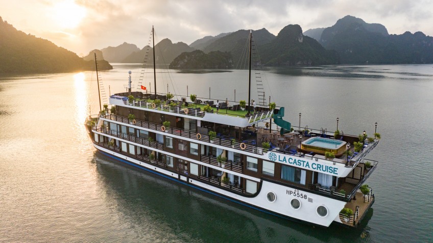 La Casta Cruise boasts a semi-modern style with luxury facilities.