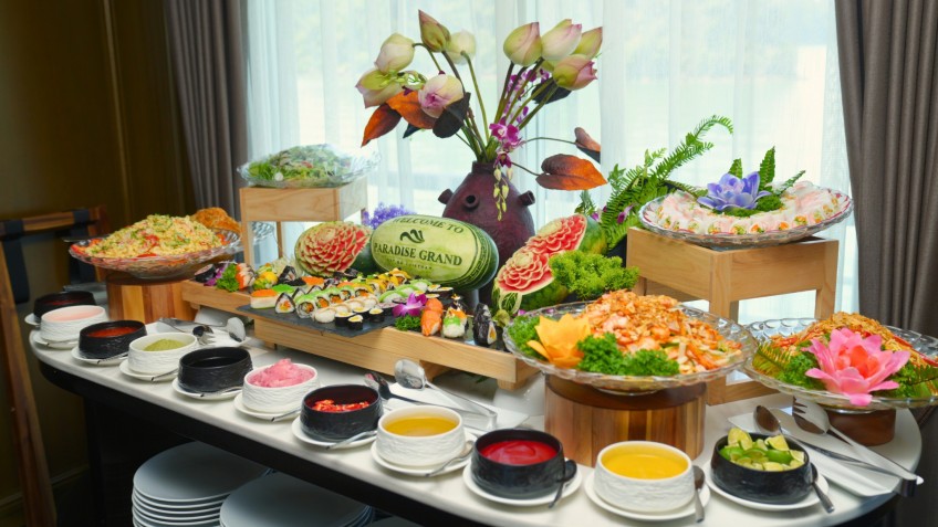 Paradise Grand Cruise: Appetizing Buffet Dishes