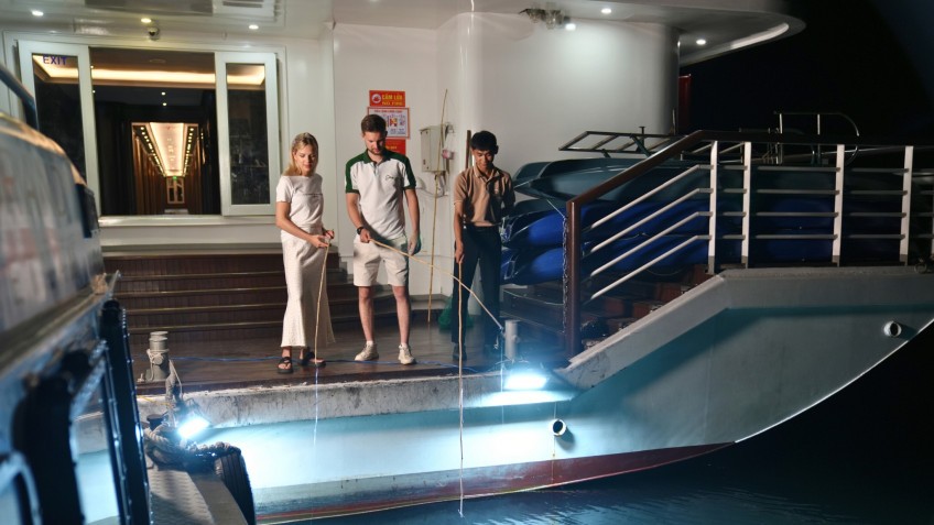 Paradise Grand Cruise: Try Squid Fishing For Night Activity Onboard