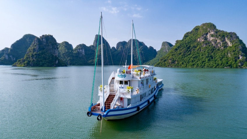 Melody Private Cruise: Traditional Boutique Boat Design