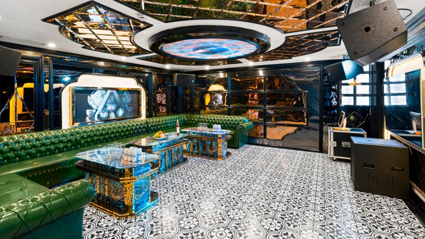 Catherine Cruise: Modern Karaoke room