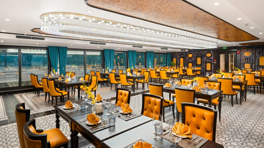 Catherine Cruise: Elegant Ambrosia Restaurant on the 4th deck