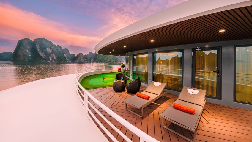 Catherine Cruise: Relaxing on the huge Private Sundeck