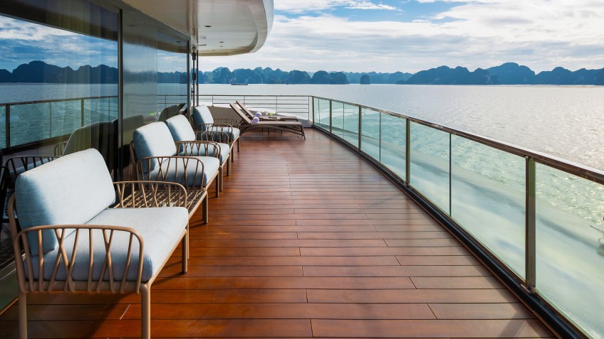 Grand Pioneers Cruise: The spacious terrace