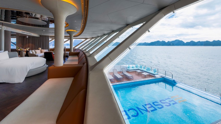 Grand Pioneers Cruise: Glass window with the 180-degree view