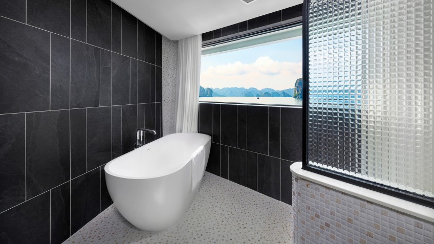 Grand Pioneers Cruise: See the wonderful view while bathing