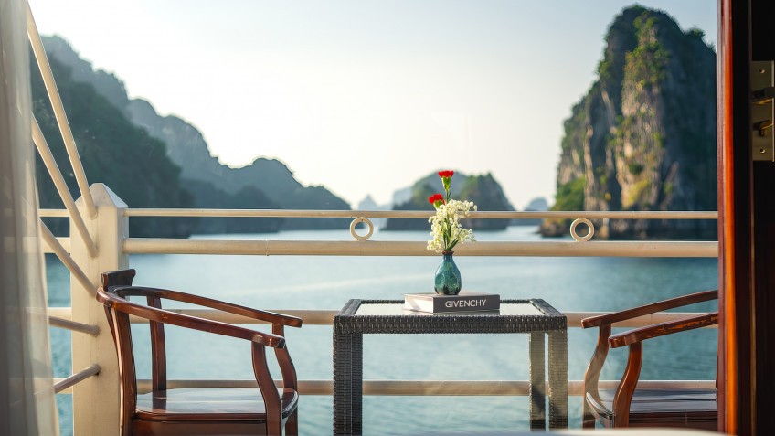 Witness stunning Bai Tu Long