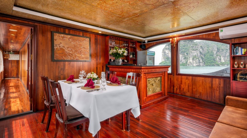 Valentine Premium Private Cruise: The Dinning Room