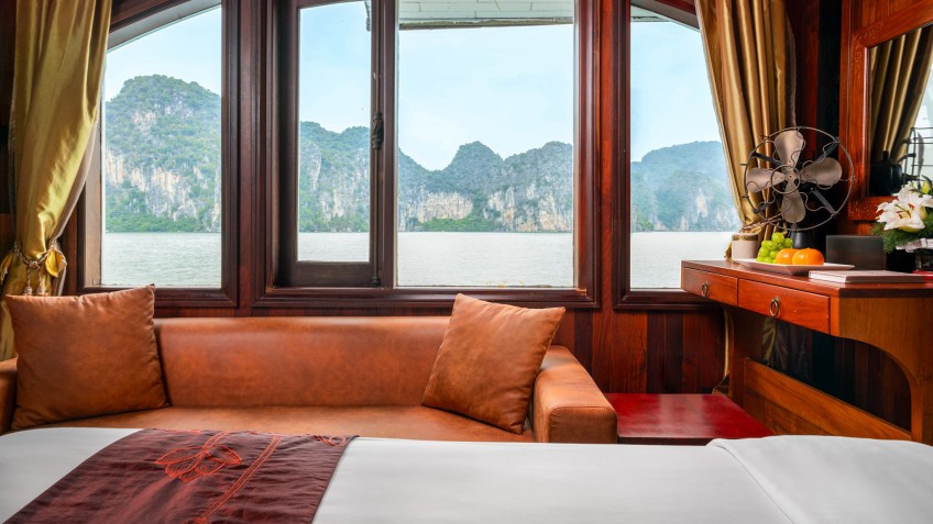 Valentine Premium Private Cruise: Sofa by the Sea-view Window