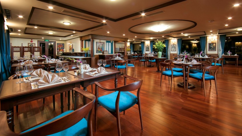 Heritage Binh Chuan Cruise: L'Indochine Restaurant on 3rd deck