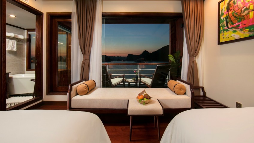 Heritage Binh Chuan Cruise: Floor-to-ceiling Window