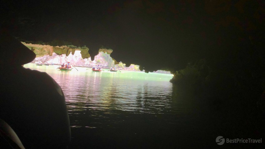 Heritage Binh Chuan Cruise: Rowing boat in Dark & Bright Cave