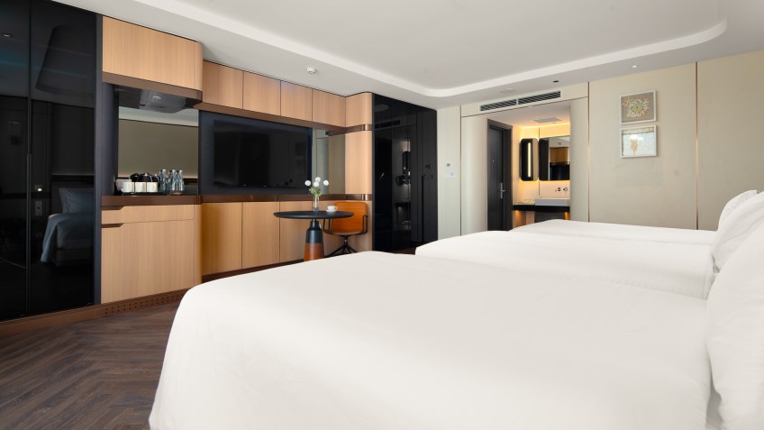 Grand Pioneers Cruise: Ocean Suite Triple with luxurious style
