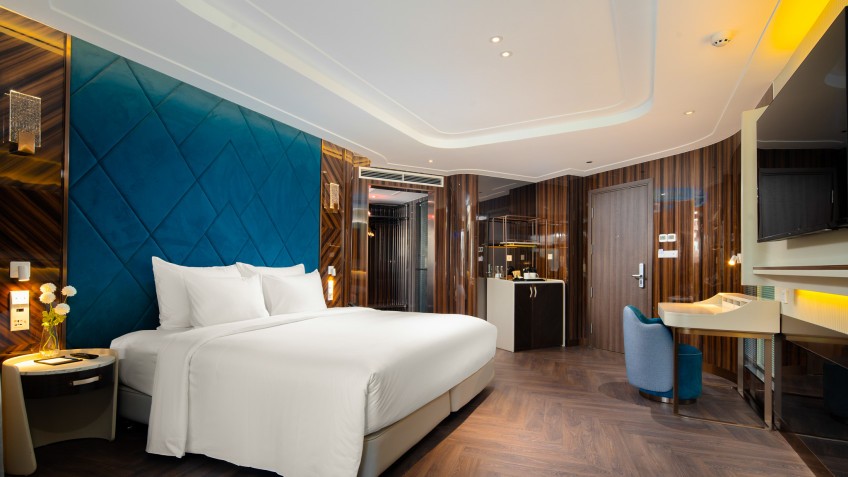 Grand Pioneers Cruise: The Owner Suite