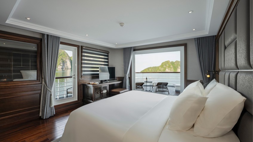 Ambassador Signature Cruise: Captain’s View Ambassador Suite