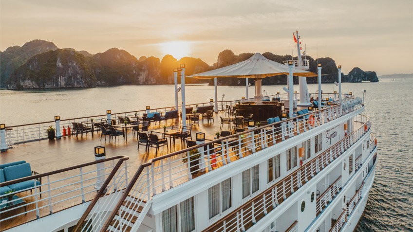 Ambassador Signature Cruise: Immerse in the beauty of sunset