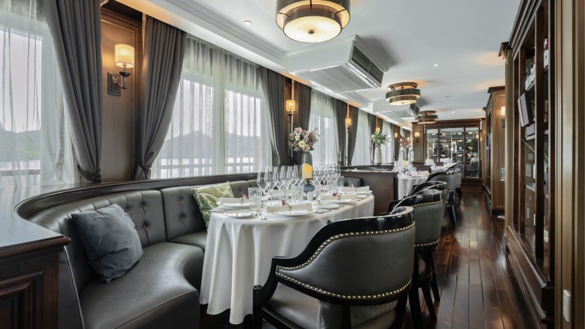 Ambassador Signature Cruise: Grasp the beautiful view while eating