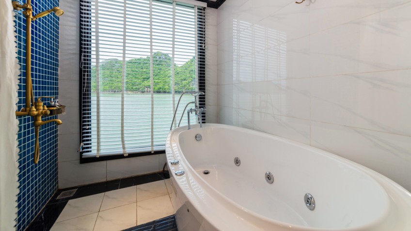 Release your stress on the bathtub