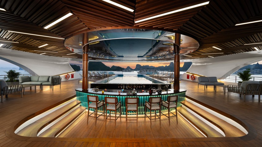 Grand Pioneers Cruise: Pool Bar To Whoop It Up