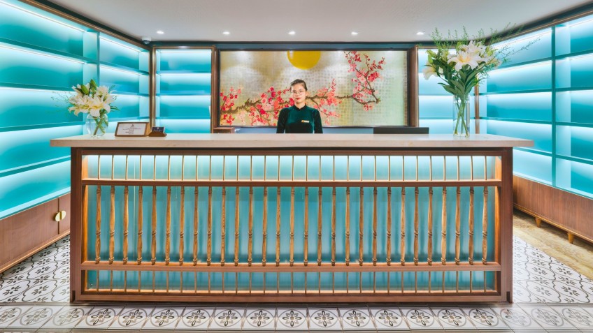 Indochine Cruise: Reception Desk