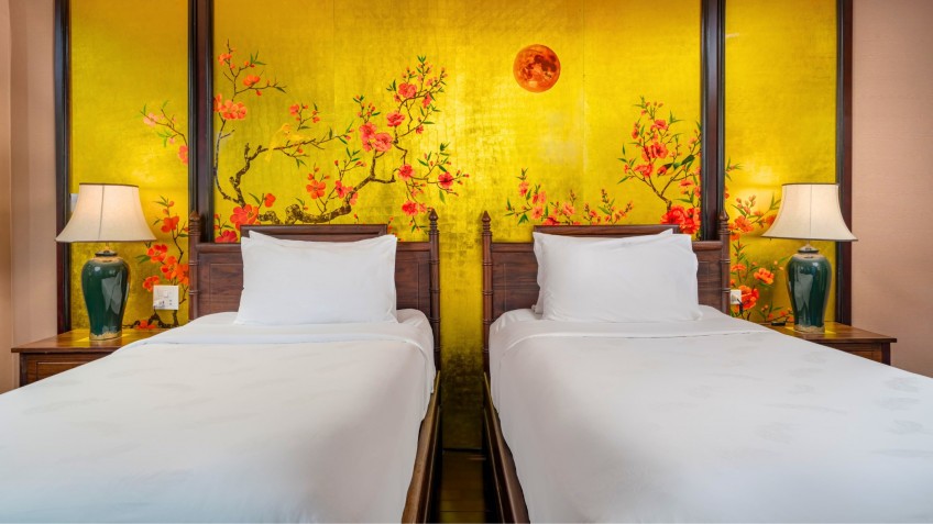 Indochine Cruise: Gorgeous Wall Design