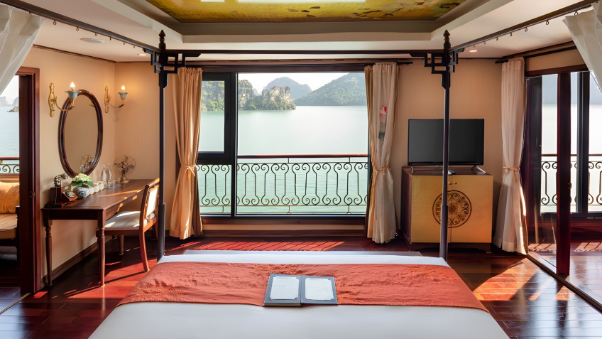 Indochine Cruise: The view from the bed