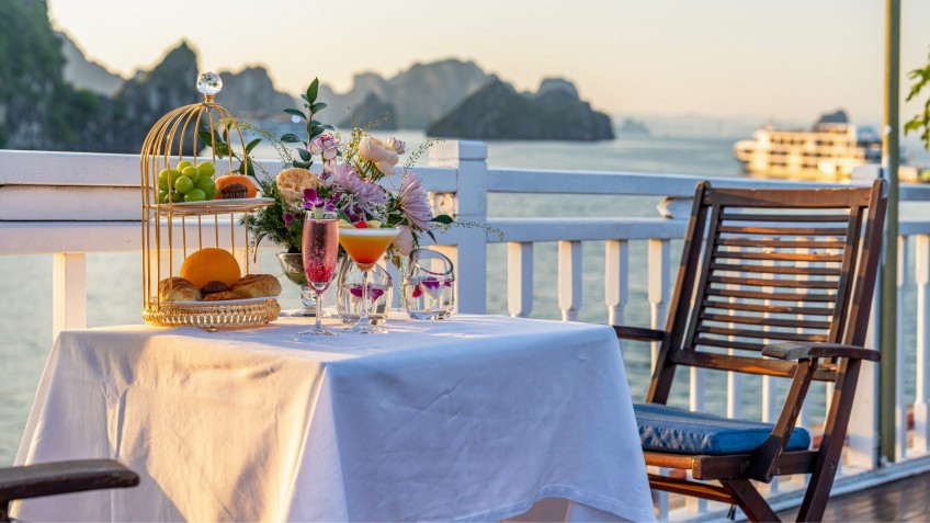 Indochina Sails: Enjoy Afternoon Tea