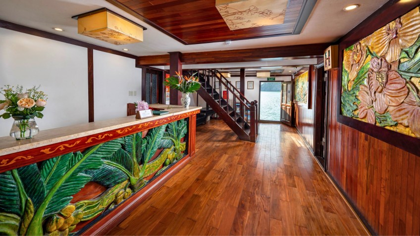 Indochina Sails: Reception Desk