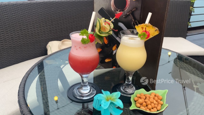 Peony Cruise: Vibrant Cocktails