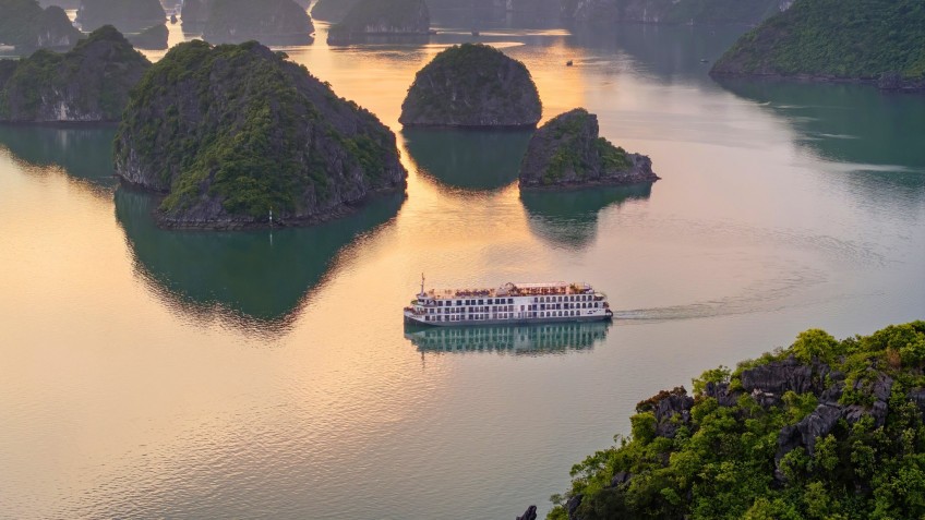 Indochine Cruise: Glorious overnight cruise in Cat Ba Island
