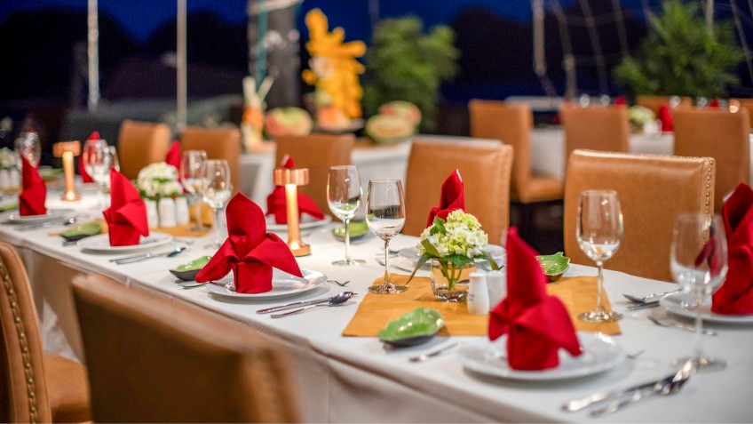 Have dinner on Topdeck