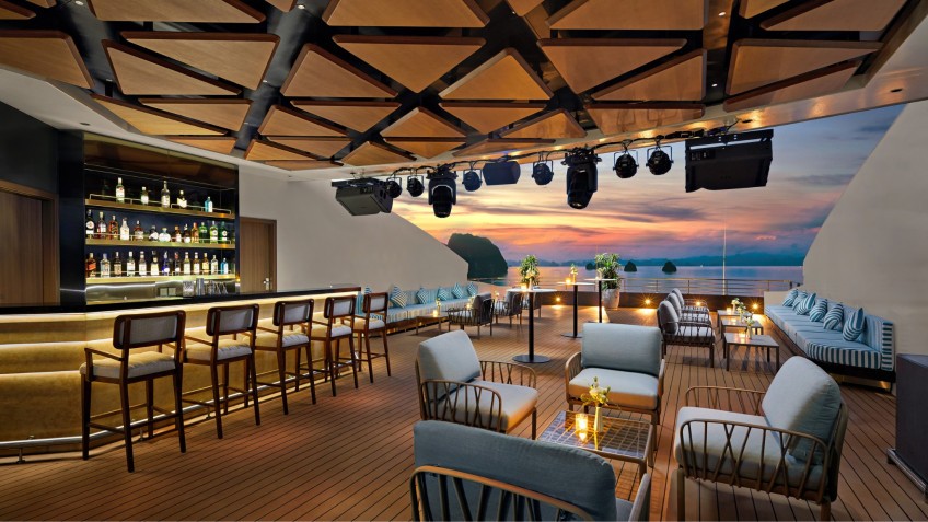 Grand Pioneers Cruise: Breezy Sky Bar