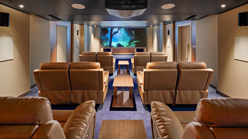 Grand Pioneers Cruise: Oasis Ciné