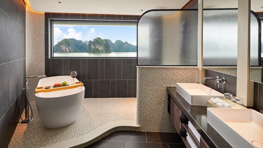 Grand Pioneers Cruise: Clean bathroom