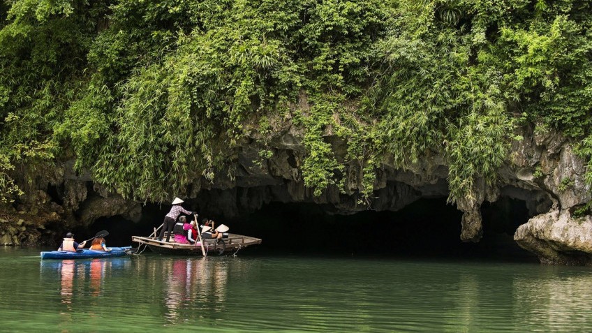 The Breathtaking Sea In Dark & Bright Cave