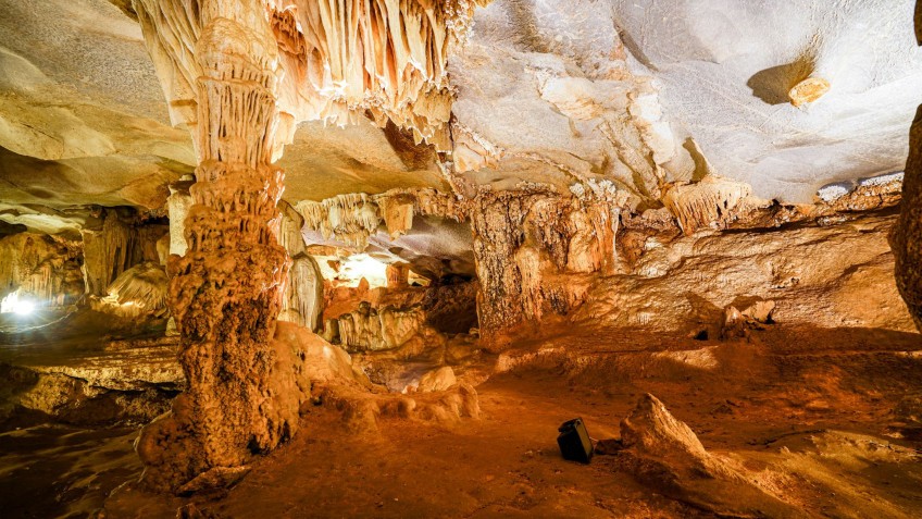 Thien Canh Son Cave