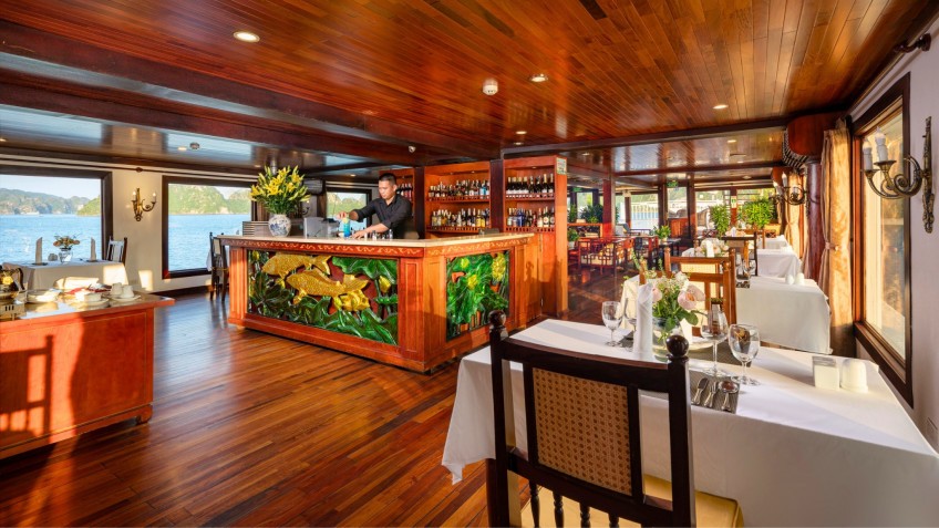 Indochina Sails: Intimate Restaurant