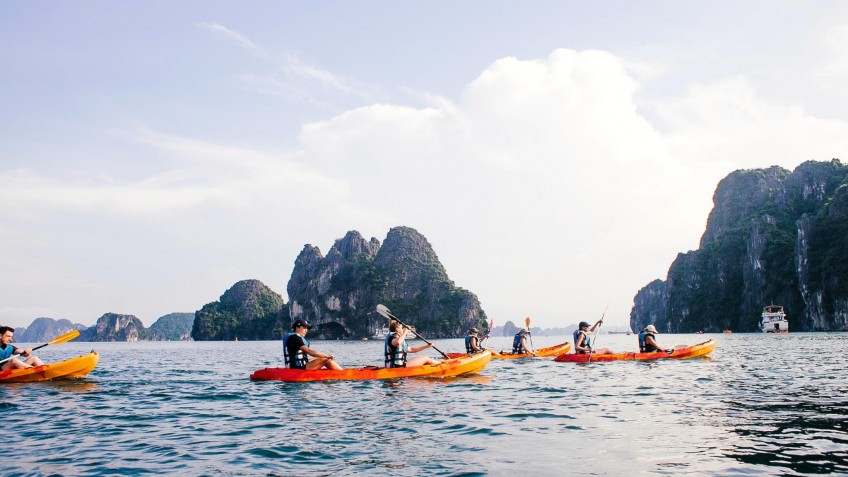 Kayaking to the Pearl Farm