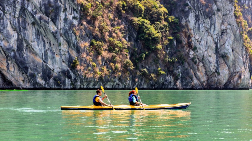 Indochine Cruise: Kayaking in spectacular landscapes