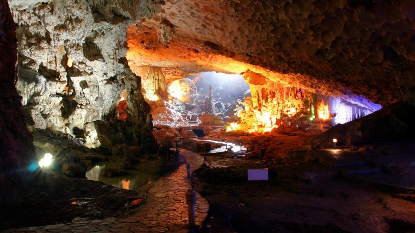 Stunning view in Sung Sot Cave