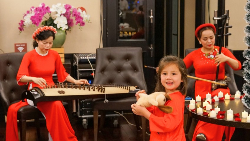 Mon Cheri Cruise: Traditional Music Performance