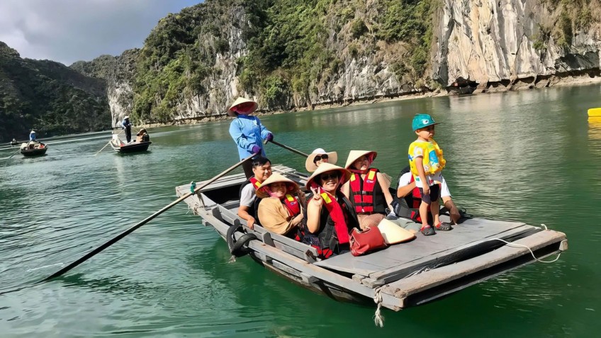 Le Theatre Cruise: Bamboo Boat Ride