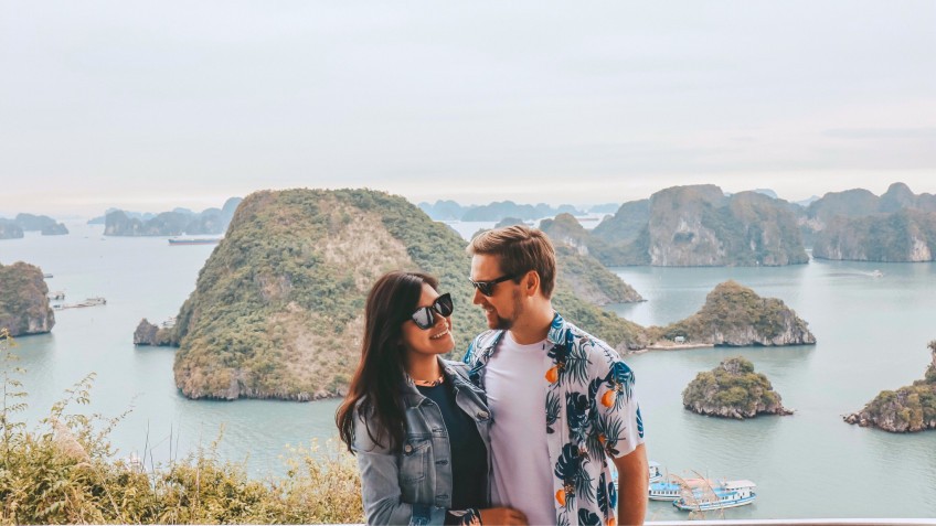 Paradise Peak Cruise: Take pictures on the top of Titop Island