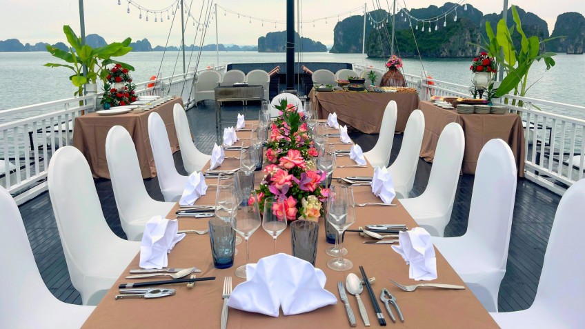 Paradise Peak Cruise: Event set up