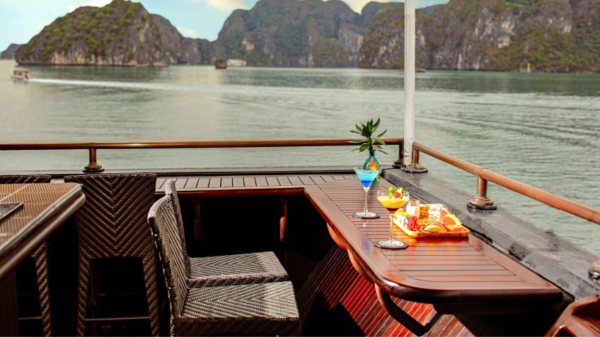 Paradise Peak Cruise: Chill out with cool drinks