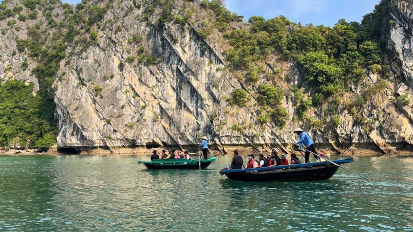 Sena Cruises: Rowing boat excursion