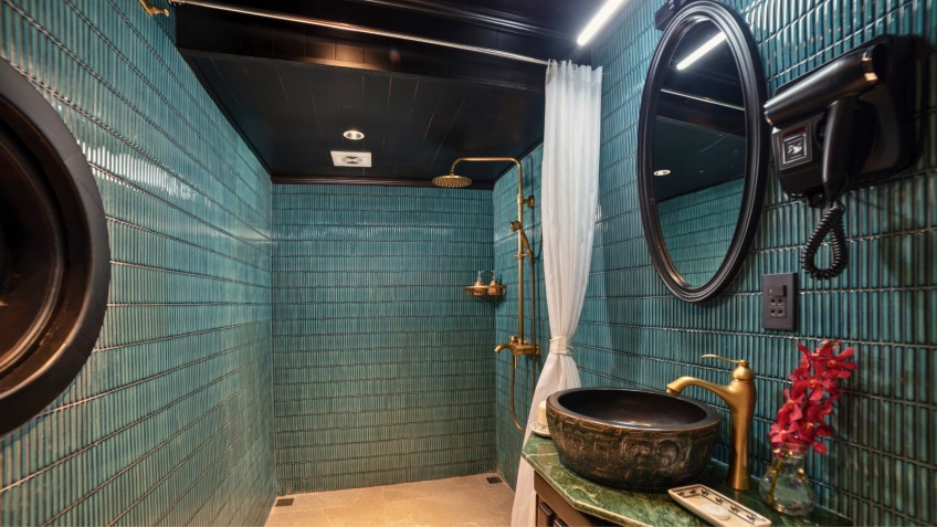 Prince Private Cruise: Intricate Bathroom Design