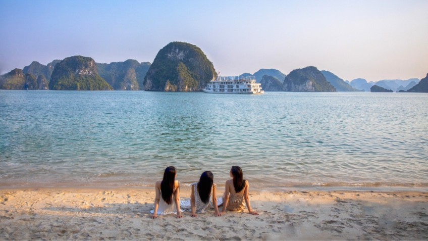 Paradise Peak Cruise: Chill Out At Titop Island