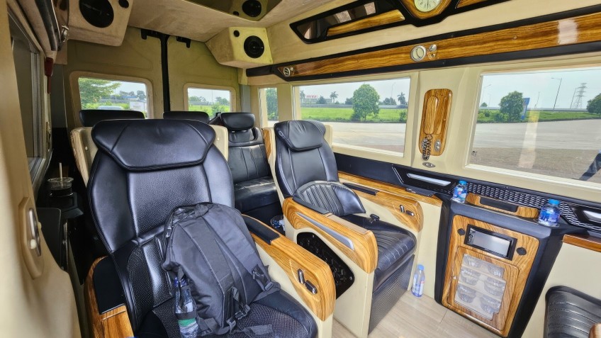 Paradise Peak Cruise: High Class Limousine Transfer