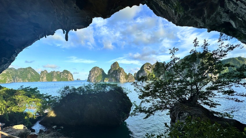 Stunning View From Trinh Nu Cave Area